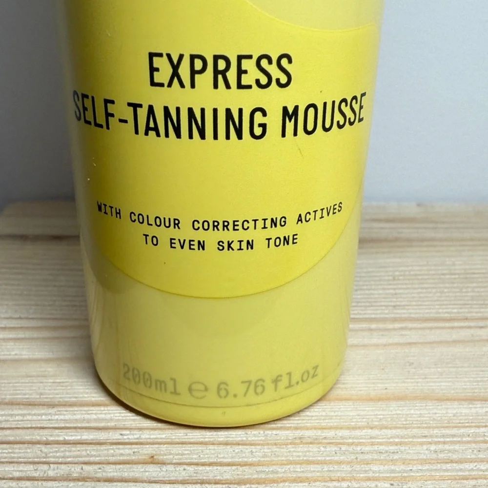 Isle of Paradise Express Self-Tanning Mousse